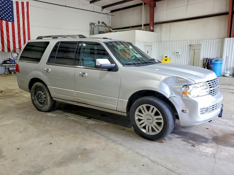 2014 Lincoln Navigator VIN 5LMJJ2H53EEL03693 COPART salvage auction — UNDERCARRIAGE, Tx - Salvage Vehicle Title, sold $2,000 on 2026-07-06 (photo 4)