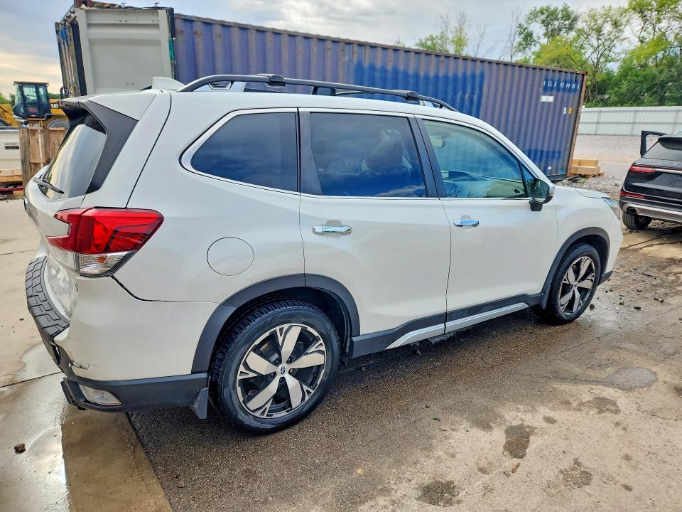 2019 Subaru Forester VIN JF2SKAWCXKH508430 COPART salvage auction — REAR END, Il - Salvage Certificate, sold $5,900 on 2026-07-13 (photo 3)