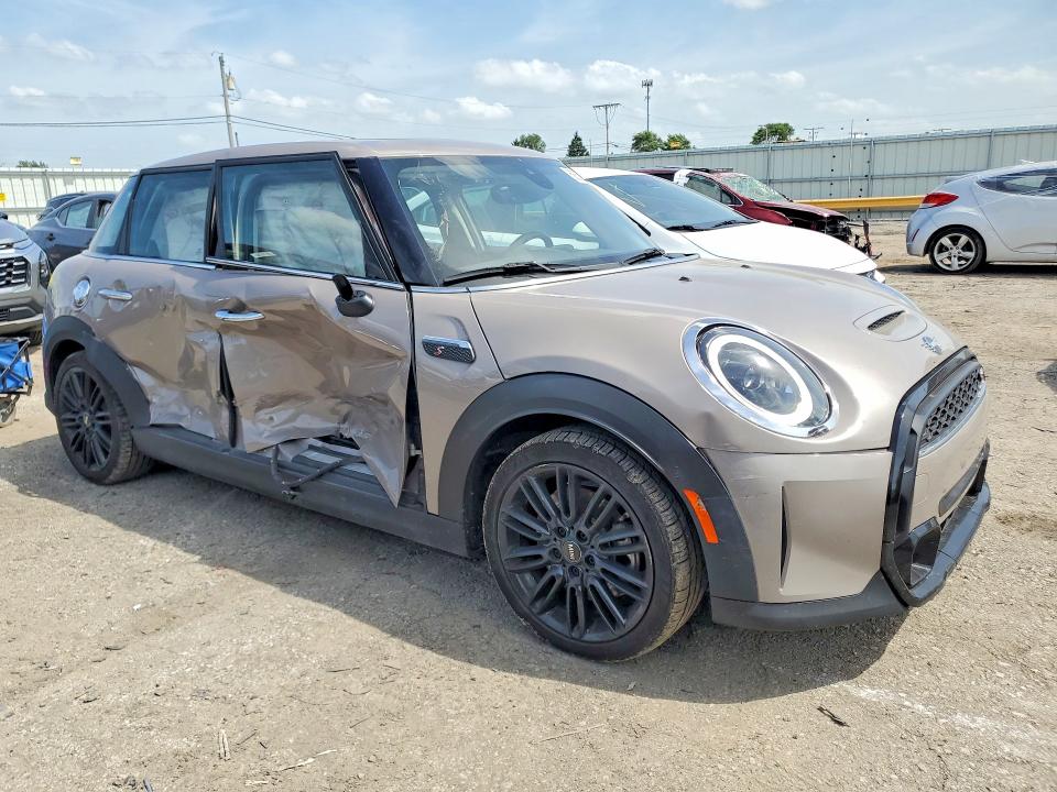 2024 Mini Cooper VIN WMW53DK08R2V09110 COPART salvage auction — SIDE, In - Cert Of Title-Salvage Title, sold $7,000 on 2026-08-03 (photo 4)