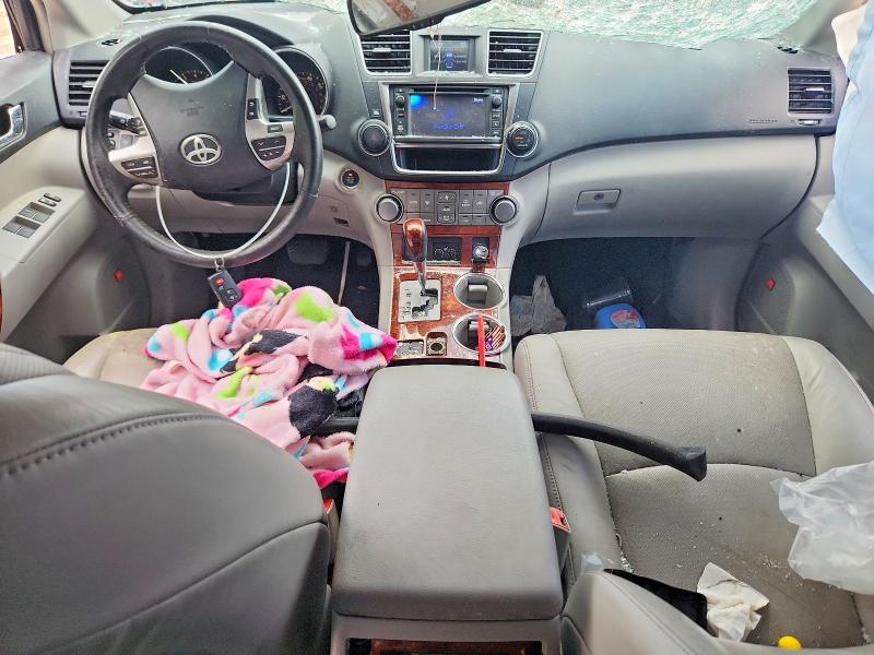 2013 Toyota VIN 5TDYK3EH1DS104531 COPART salvage auction — ROLLOVER, Fl - Certificate Of Title, sold $1,550 on 2026-07-06 (photo 8)