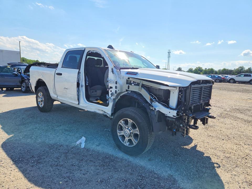 2026 Ram 2500 VIN 3C6UR5DJ3TG262061 COPART salvage auction — SIDE, Salvage Title, sold $16,000 on 2026-07-27 (photo 4)