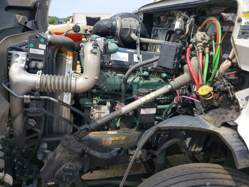 2023 Volvo Vnr VIN 4V4W39EG3PN332270 COPART salvage auction — ROLLOVER, NC - DEALER ONLY SALVAGE TITLE (P), sold $9,000 on 2026-07-07 (photo 7)