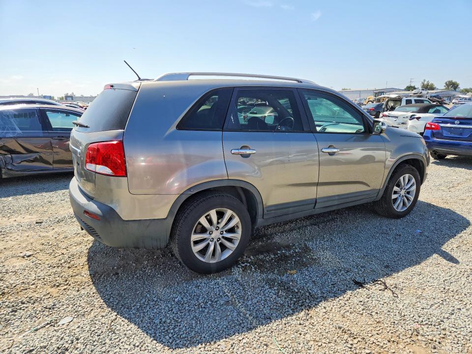 2011 Kia Sorento VIN 5XYKT4A22BG175662 COPART salvage auction — MINOR DENT/SCRATCHES, Ca - Dis/Dlr/Exp Only Clean Title, sold $1,200 on 2026-07-09 (photo 3)