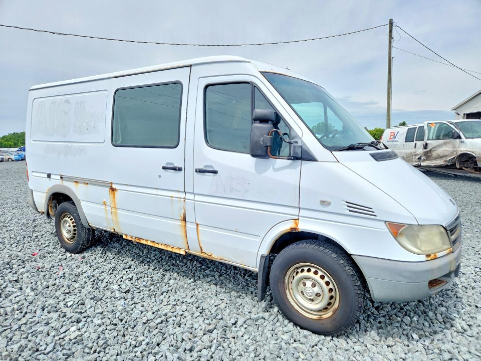 2005 Dodge Sprinter VIN WD0PD644955785705 COPART salvage auction — NORMAL WEAR, Mi - Certificate Of Title, sold $950 on 2026-07-15 (photo 4)