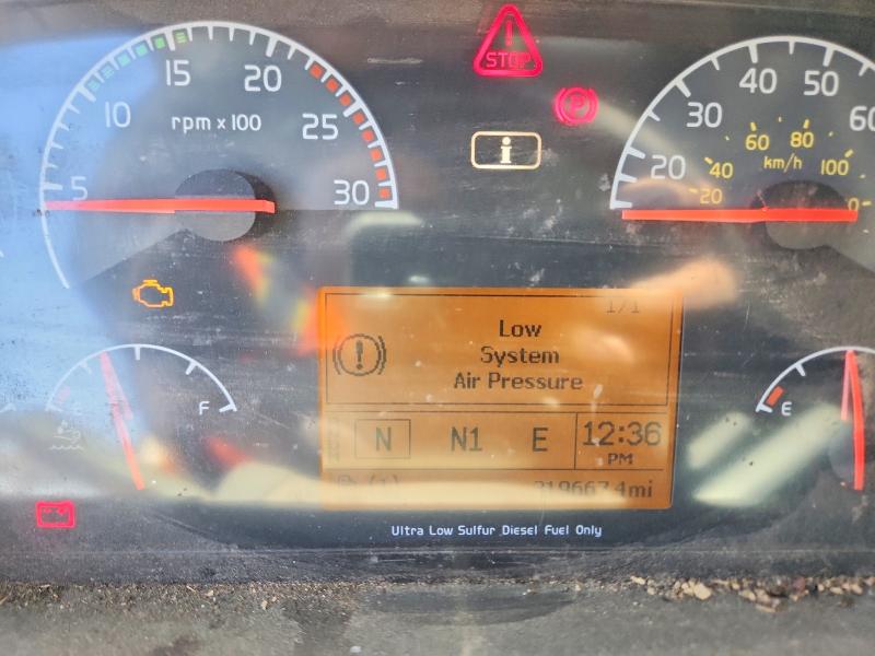 2016 Volvo VIN 4V4NC9EH7GN934710 COPART salvage auction — MECHANICAL, Az - Certificate Of Title, sold $6,000 on 2026-07-19 (photo 8)