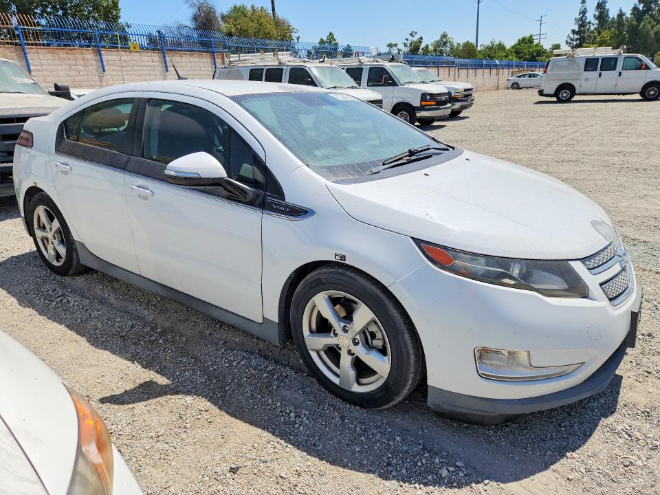 2014 Chevrolet VIN 1G1RE6E44EU137992 COPART salvage auction — NORMAL WEAR, Ca - Dis/Dlr/Exp Only Clean Title, sold $1,850 on 2026-07-09 (photo 4)