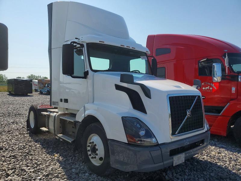 2018 Volvo Vn VIN 4V4N39TG4JN892840 COPART salvage auction — NORMAL WEAR, In - Certificate Of Title, sold $5,200 on 2026-07-09 (photo 1)
