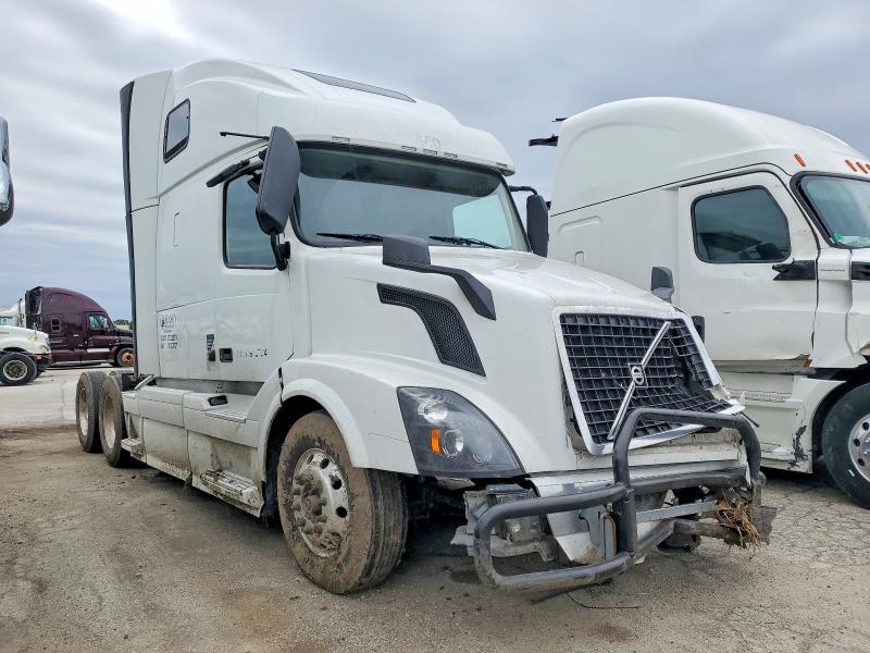 2015 Volvo VIN 4V4NC9TG9FN916024 COPART salvage auction — FRONT END, Il - Salvage Certificate, sold $3,250 on 2026-07-09 (photo 1)