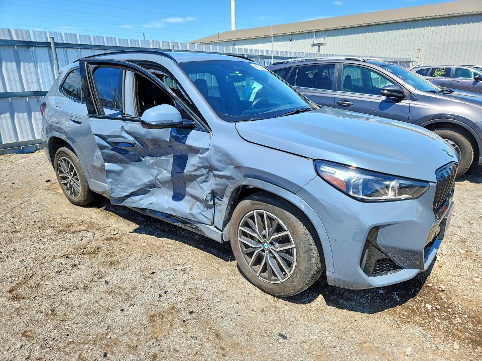 2023 BMW X1 VIN WBX73EF05P5W95585 COPART salvage auction — SIDE, ON - PERMIT SALVAGE, sold $18,750 on 2026-08-20 (photo 4)