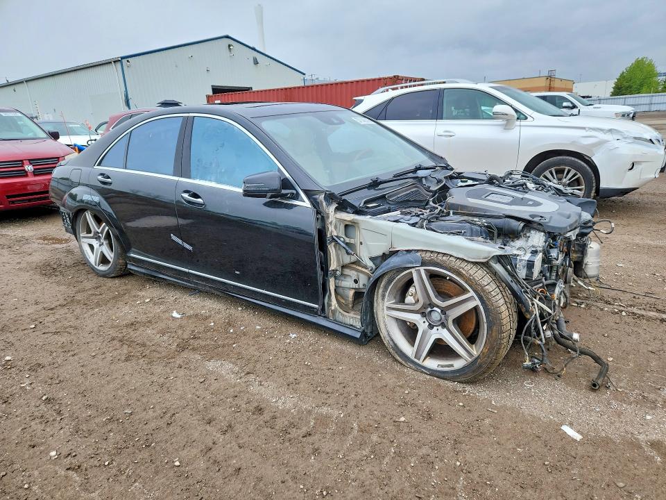 2011 Mercedes-benz S-klasse VIN WDDNF8EB6BA368232 COPART salvage auction — VANDALISM, On - Permit Irrepairable, sold $1,000 on 2026-07-16 (photo 4)