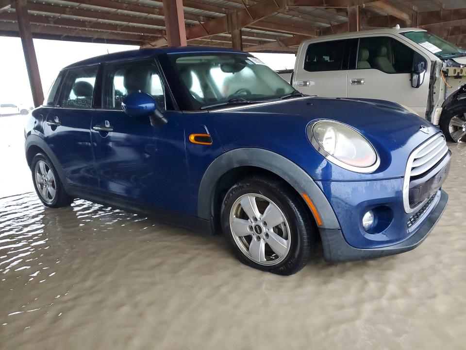 2015 Mini Cooper VIN WMWXS5C59FT833071 COPART salvage auction — MINOR DENT/SCRATCHES, Tx - Certificate Of Title, sold $575 on 2026-07-28 (photo 4)