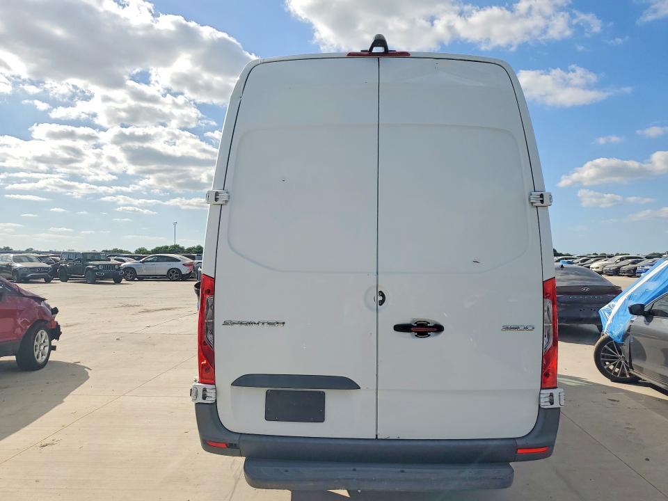2021 Mercedes-benz Sprinter VIN W1W40CHY5MT051788 COPART salvage auction — MINOR DENT/SCRATCHES, Tx - Certificate Of Title, sold $11,300 on 2026-07-16 (photo 6)