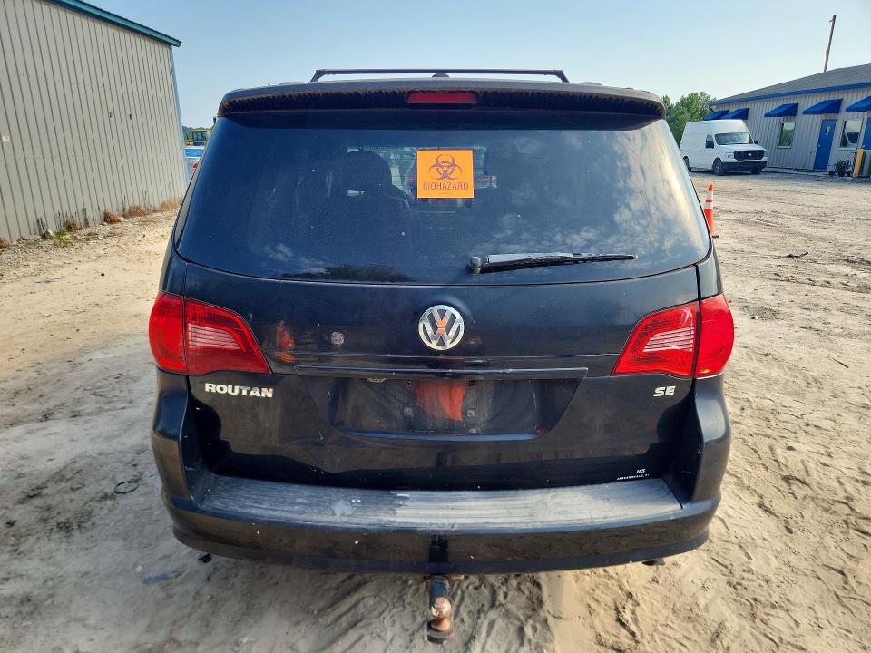 2011 Volkswagen Routan VIN 2V4RW3DG8BR717680 COPART salvage auction — MINOR DENT/SCRATCHES, Fl - Certificate Of Title, sold $125 on 2026-07-31 (photo 6)