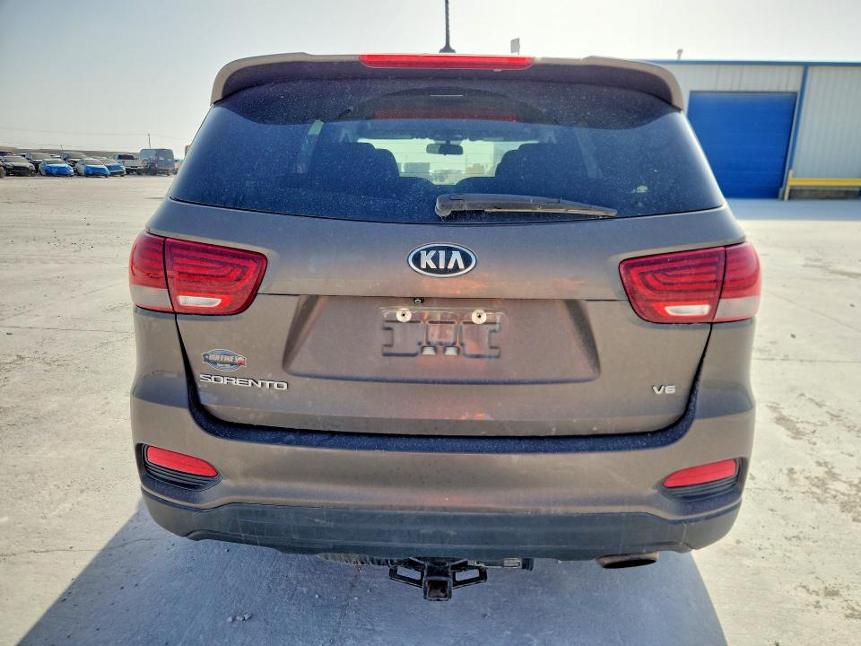 2019 Kia Sorento VIN 5XYPG4A56KG554880 COPART salvage auction — NORMAL WEAR, Tx - Certificate Of Title, sold $2,100 on 2026-07-31 (photo 6)