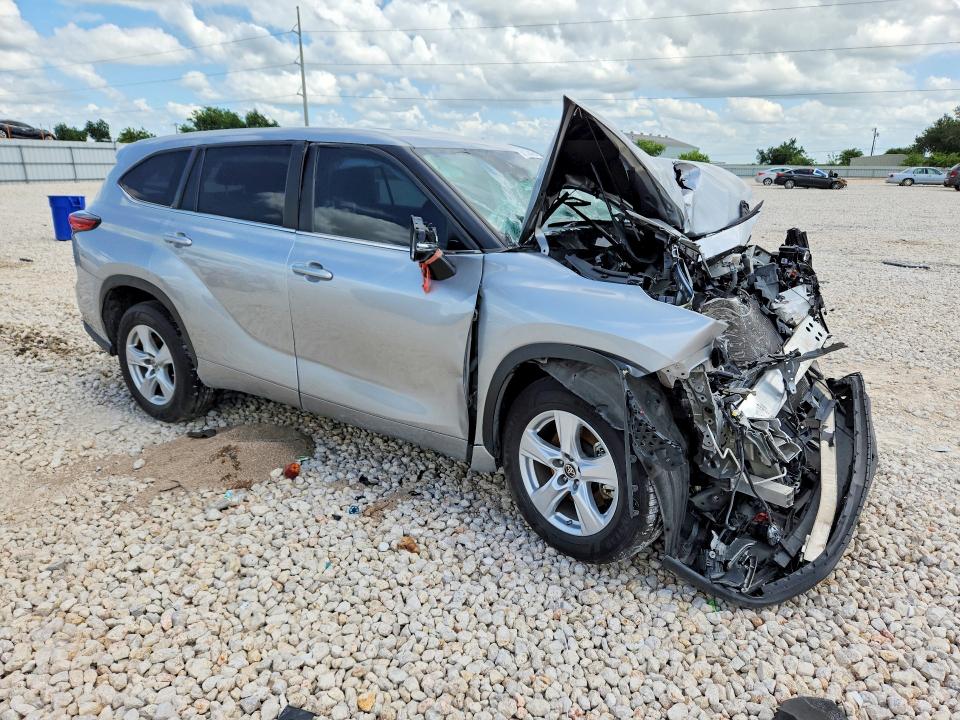 2023 Toyota Highlander VIN 5TDKDRAH2PS037743 COPART salvage auction — FRONT END, Tx - Salvage Vehicle Title, sold $4,100 on 2026-07-23 (photo 4)