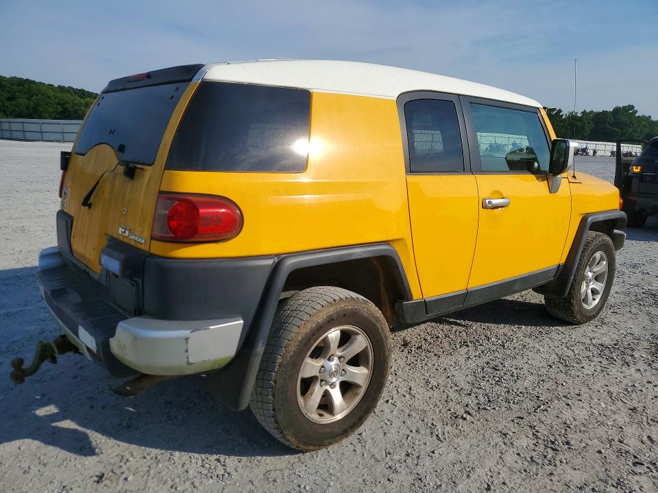 2007 Toyota Fj cruiser VIN JTEBU11F570075112 COPART salvage auction — NORMAL WEAR, Nc - Dealer Only Clean Title, sold $2,100 on 2026-07-29 (photo 3)