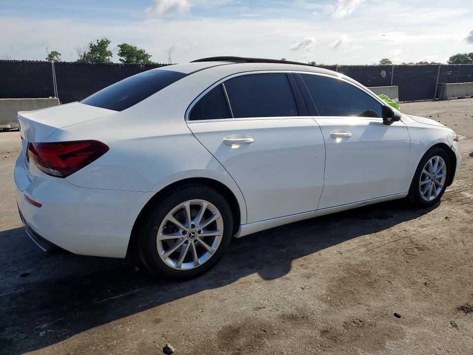 2020 Mercedes-benz A-klasse VIN W1K3G4EBXLW045707 COPART salvage auction — MINOR DENT/SCRATCHES, Fl - Certificate Of Title, sold $6,500 on 2026-07-28 (photo 3)