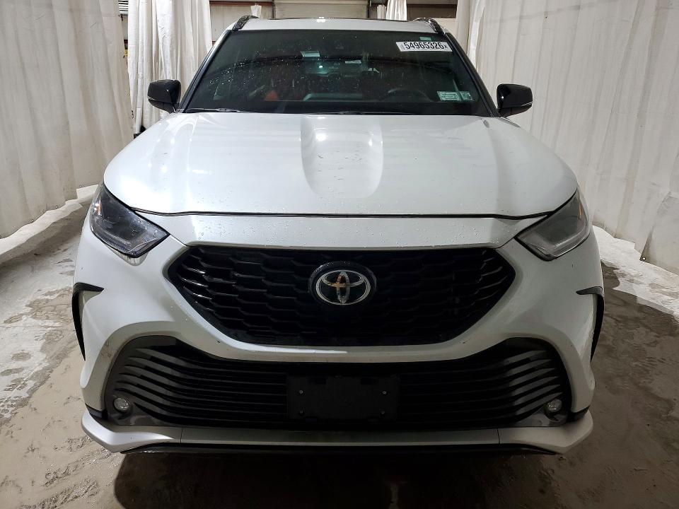 2022 Toyota Highlander VIN 5TDLZRBH4NS251179 COPART salvage auction — VANDALISM, Az - Cert Of Title - Salvage, sold $21,600 on 2026-07-06 (photo 5)