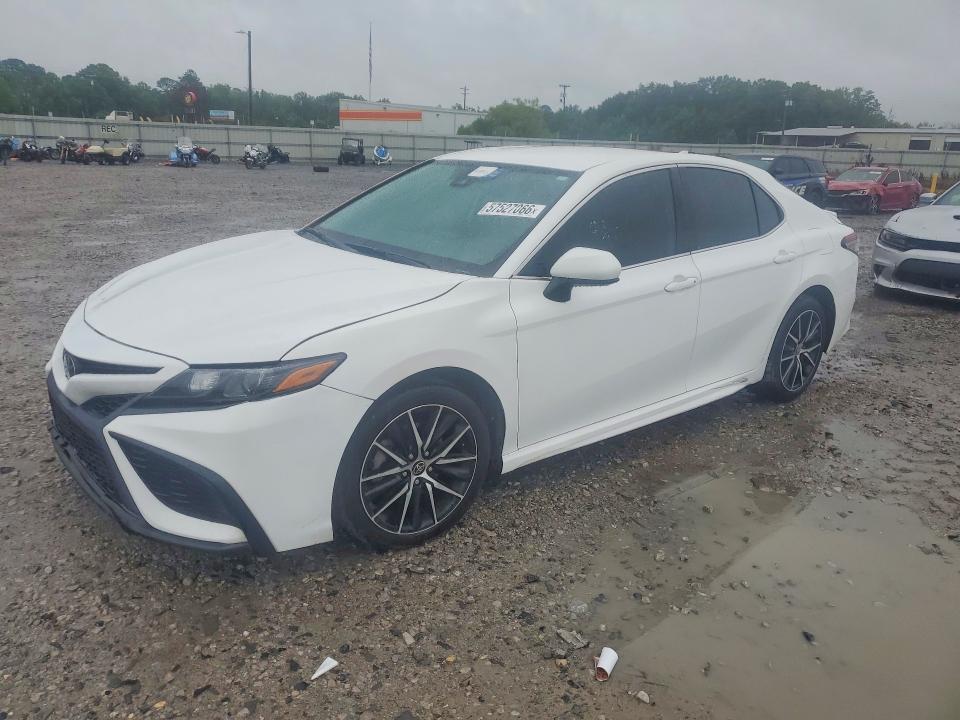 2021 Toyota Camry VIN 4T1G11AK8MU555239 COPART salvage auction — MINOR DENT/SCRATCHES, Al - Certificate Of Title (P), sold $11,200 on 2026-07-30 (photo 1)