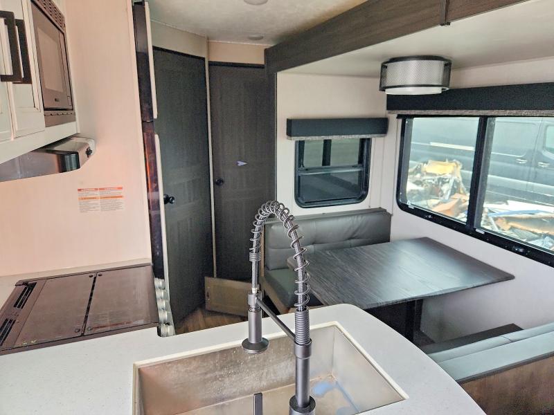 2022 Venture Recreational vehicle (rv) VIN 4EZT13427N8081285 COPART salvage auction — MINOR DENT/SCRATCHES, On - Permit No Brand - Unfit (P), sold $6,900 on 2026-07-09 (photo 6)