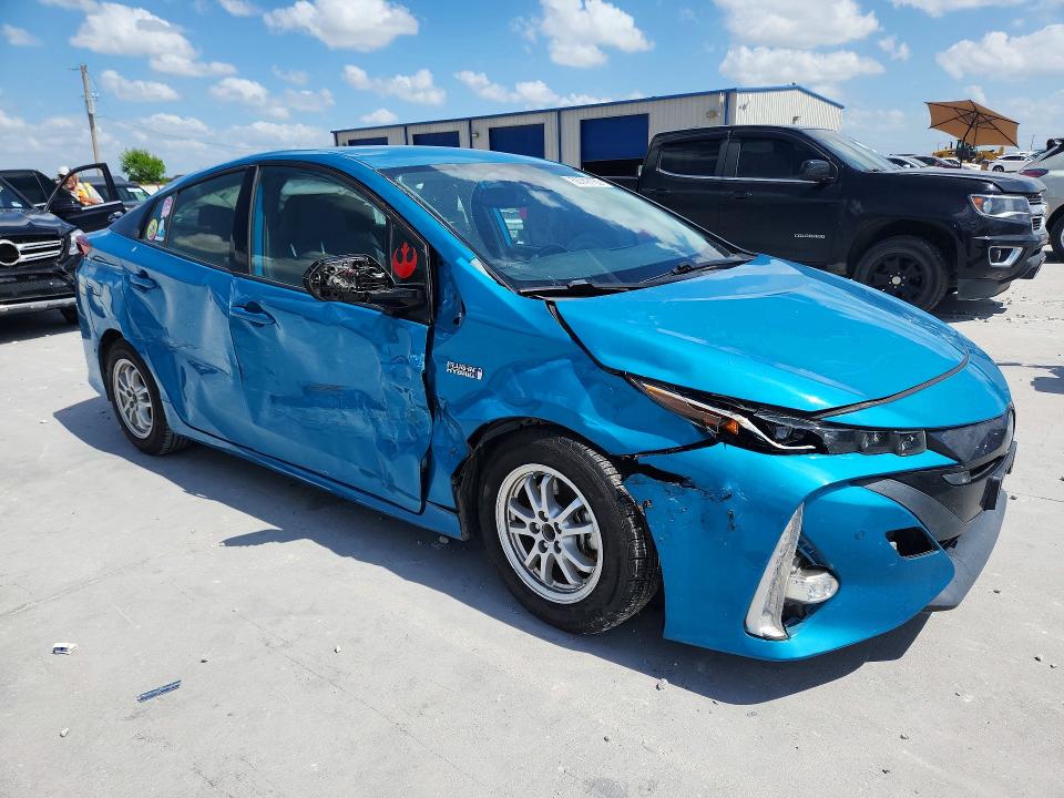 2020 Toyota Prius VIN JTDKARFP3L3132087 COPART salvage auction — SIDE, TX - SALVAGE VEHICLE TITLE (P), sold $3,450 on 2026-07-28 (photo 4)
