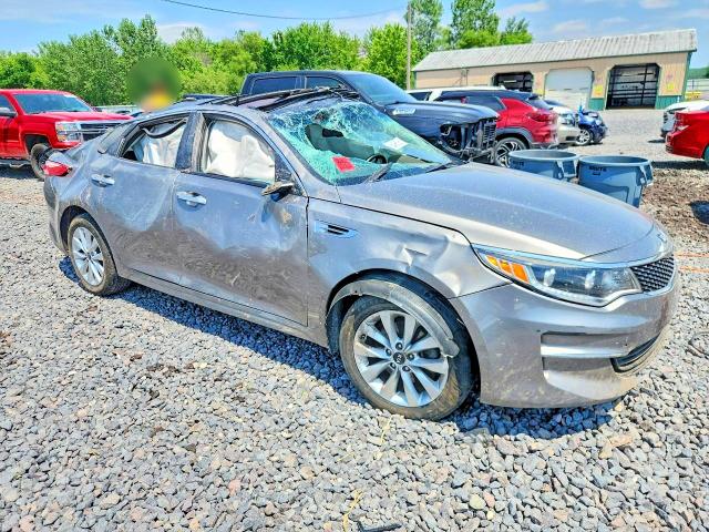 2016 Kia Optima VIN 5XXGU4L34GG106167 COPART salvage auction — ROLLOVER, Il - Salvage Certificate, sold $675 on 2026-07-20 (photo 4)
