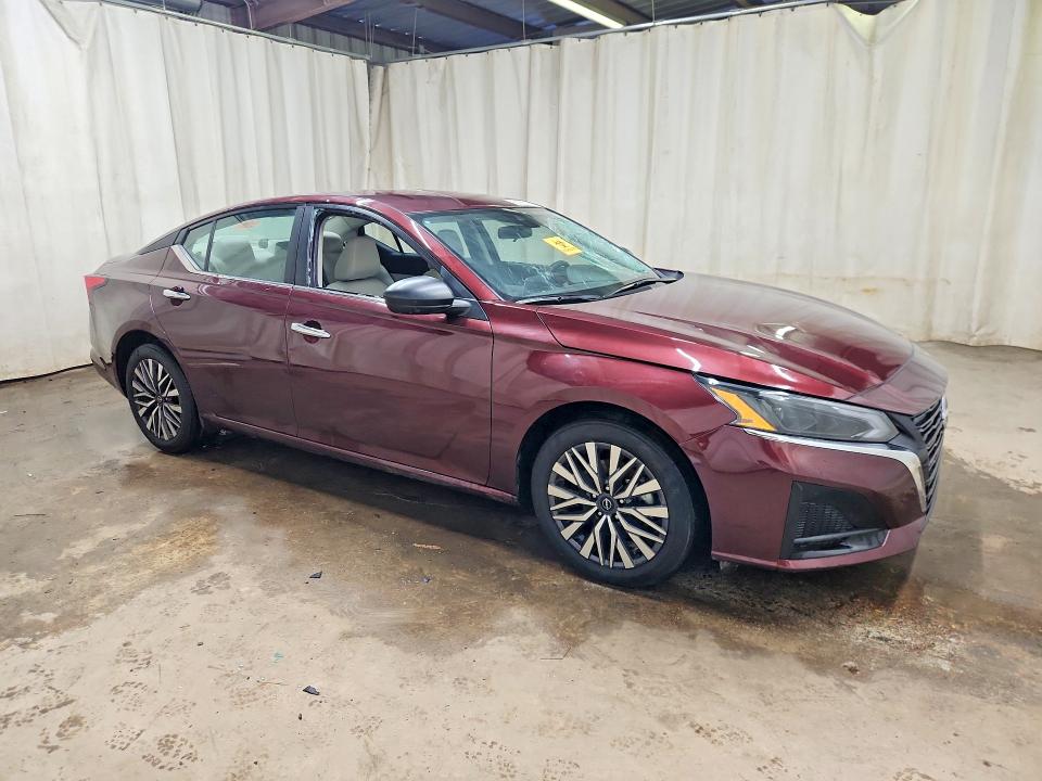 2025 Nissan Altima VIN 1N4BL4DV8SN402647 COPART salvage auction — MINOR DENT/SCRATCHES, KS - CERTIFICATE OF TITLE (P), sold $13,900 on 2026-07-02 (photo 4)