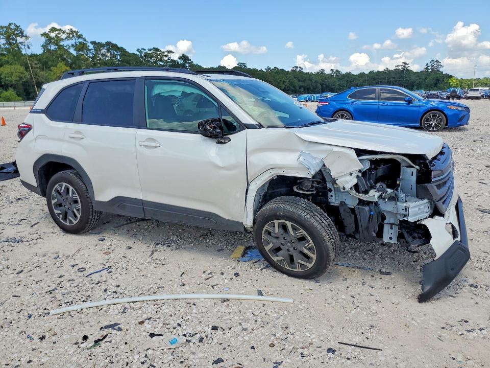 2026 Subaru Forester VIN 4S4SLDD6XT3052210 COPART salvage auction — ROLLOVER, TX - CERTIFICATE OF TITLE, sold $4,150 on 2026-09-01 (photo 4)
