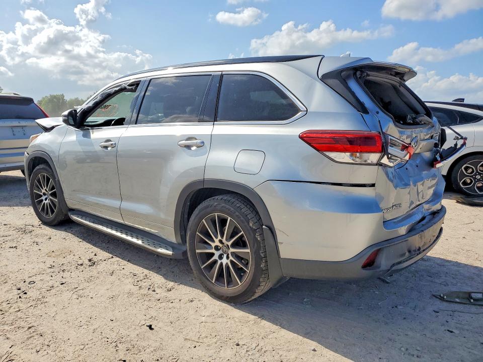 2017 Toyota VIN 5TDKZRFH3HS520492 COPART salvage auction — REAR END, TX - SALVAGE VEHICLE TITLE, sold $150 on 2026-07-24 (photo 2)