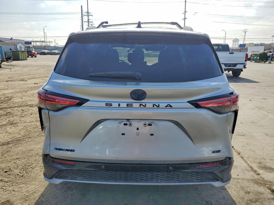 2025 Toyota Sienna VIN 5TDDSKFC1SS166407 COPART salvage auction — ROLLOVER, AZ - DIS/DLR/EXP ONLY SALVAGE TITLE, sold $17,000 on 2026-07-29 (photo 6)