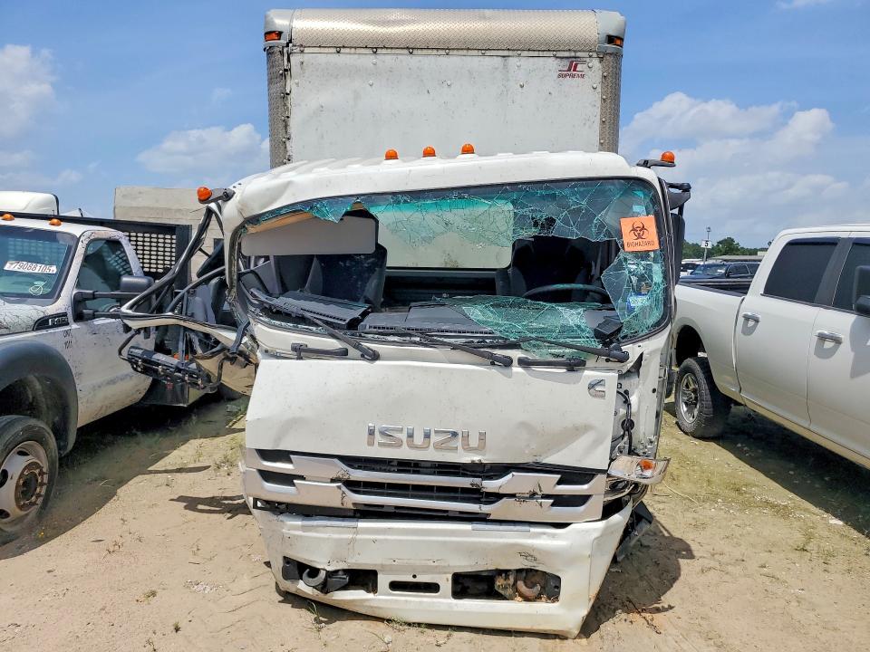 2025 Isuzu VIN 54DK6S1F6SSA02427 COPART salvage auction — FRONT END, Tx - Salvage Vehicle Title, sold $6,825 on 2026-08-25 (photo 5)
