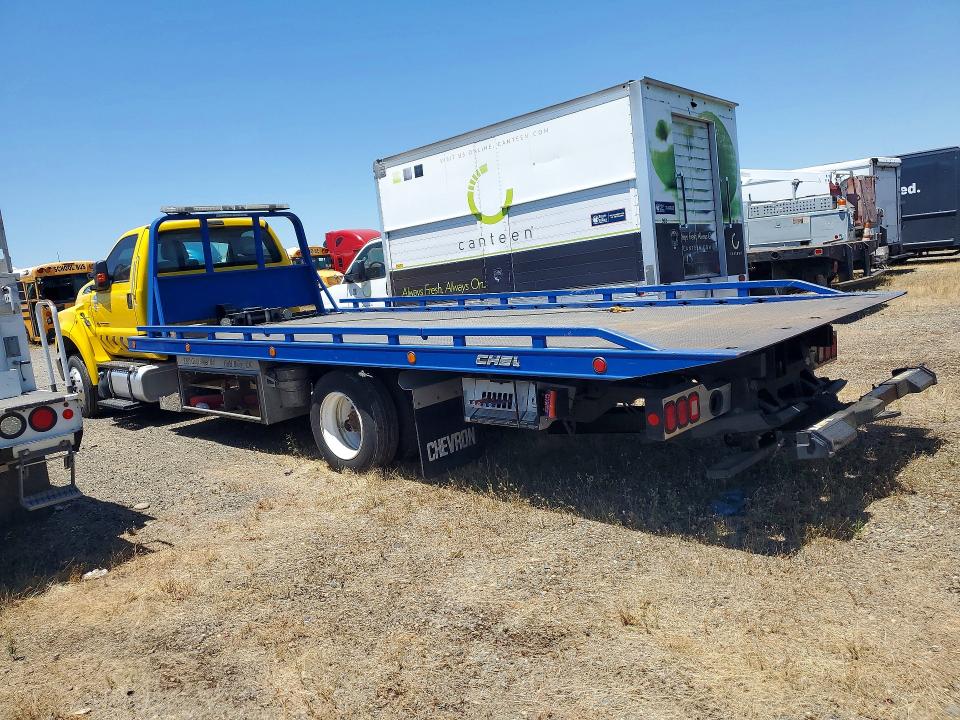 2022 Ford F-650 VIN 1FDWF6DC1NDF01040 COPART salvage auction — MINOR DENT/SCRATCHES, CA - DIS/DLR/EXP ONLY CLEAN TITLE, sold $34,750 on 2026-07-30 (photo 2)