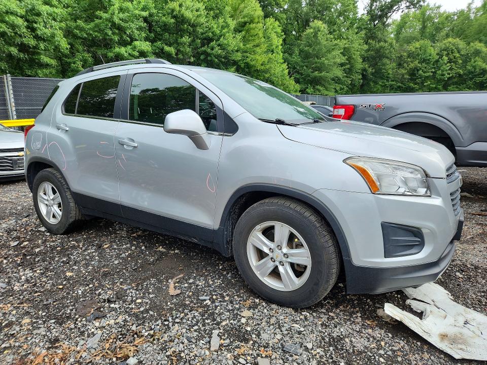 2016 Chevrolet Trax VIN KL7CJLSBXGB533155 COPART salvage auction — SIDE, Md - Cert Of Salvage > 75% Damage, sold $1,550 on 2026-07-31 (photo 4)