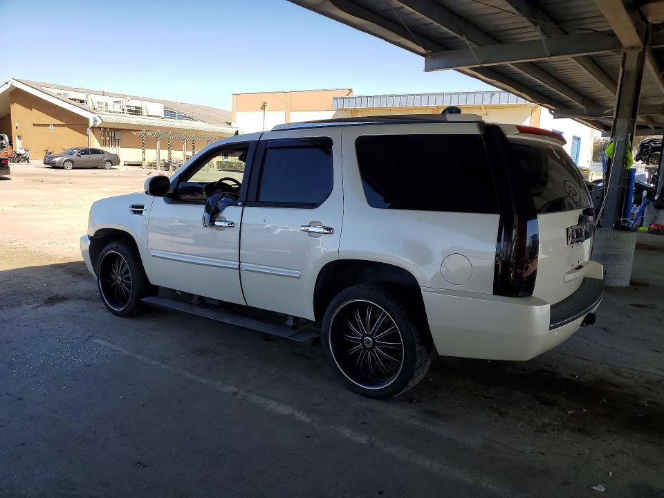 2007 Cadillac Escalade VIN 1GYFK63847R339045 COPART salvage auction — VANDALISM, Ca - Salvage Certificate, sold $1,050 on 2026-07-02 (photo 2)