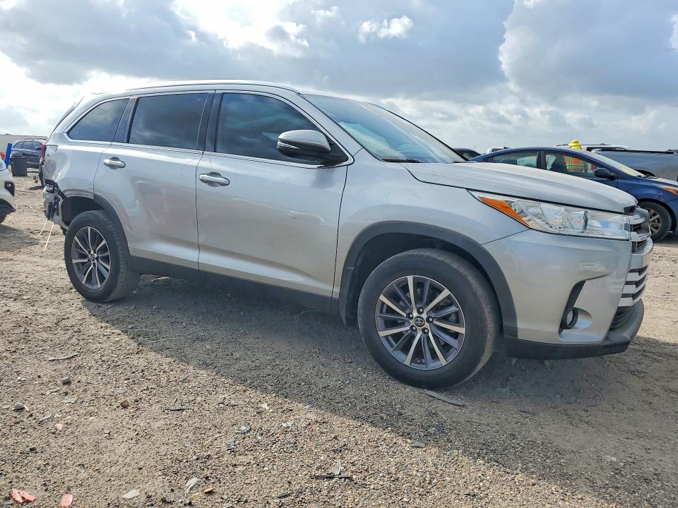 2019 Toyota Highlander VIN 5TDJZRFH9KS583213 COPART salvage auction — REAR END, TX - SALVAGE VEHICLE TITLE (P), sold $8,500 on 2026-07-16 (photo 4)