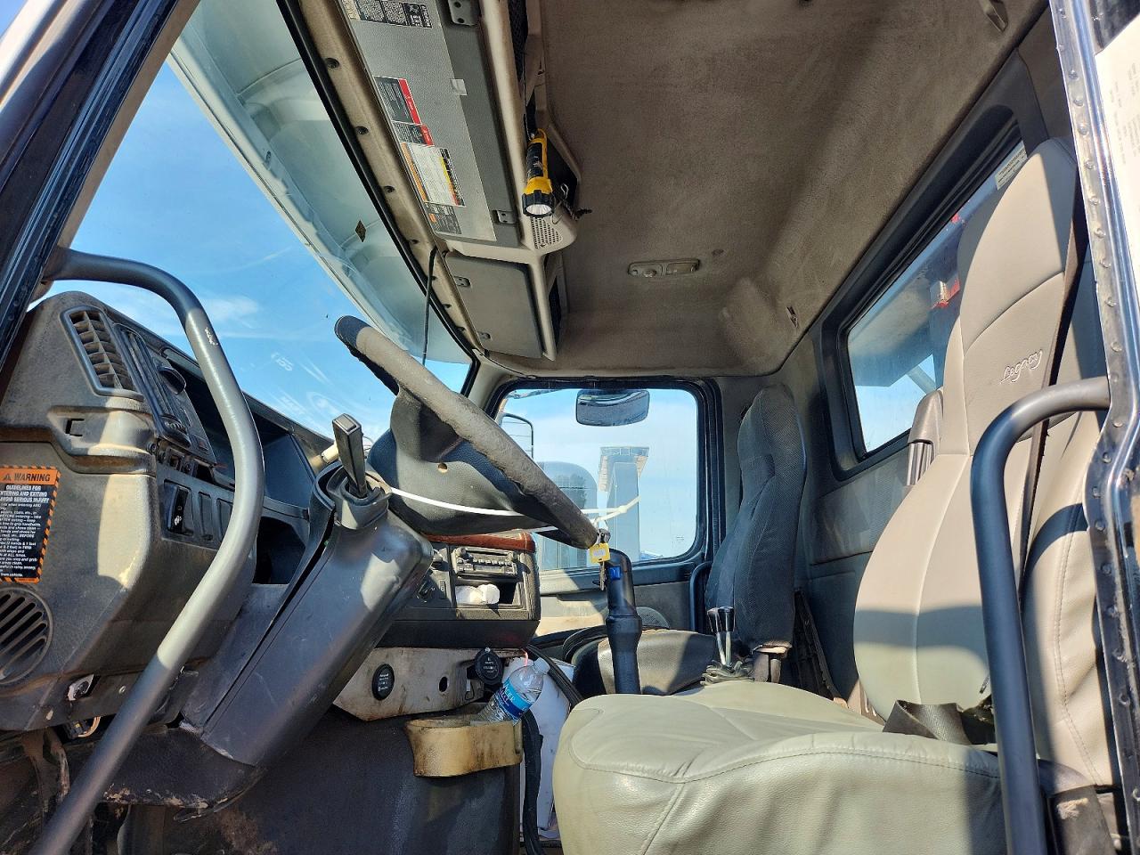 2009 Volvo VHD VIN 4V5K99EJ09N270351 COPART salvage auction — Rear End, FL - CERTIFICATE OF DESTRUCTION, sold $1,050 on 2026-07-09 (photo 5)