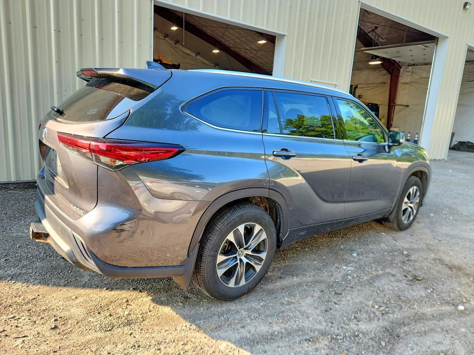 2020 Toyota Highlander VIN 5TDHZRBH5LS028829 COPART salvage auction — SIDE, Vt - Cert Of Title-Salvage Vehicle, sold $1,450 on 2026-07-27 (photo 3)