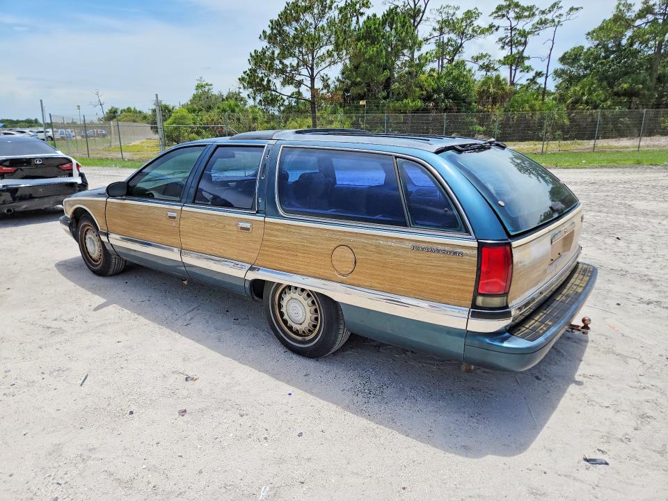 1995 Buick Roadmaster VIN 1G4BR82P8SR416654 COPART salvage auction — FRONT END, Fl - Certificate Of Title, sold $2,050 on 2026-07-29 (photo 2)