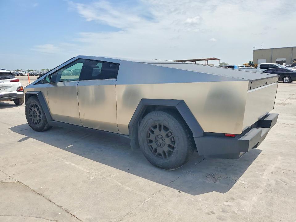 2025 Tesla VIN 7G2CEHEE2SA061608 COPART salvage auction — WATER/FLOOD, TX - SALVAGE TITLE-FLOOD DAMAGE, sold $51,500 on 2026-08-20 (photo 2)