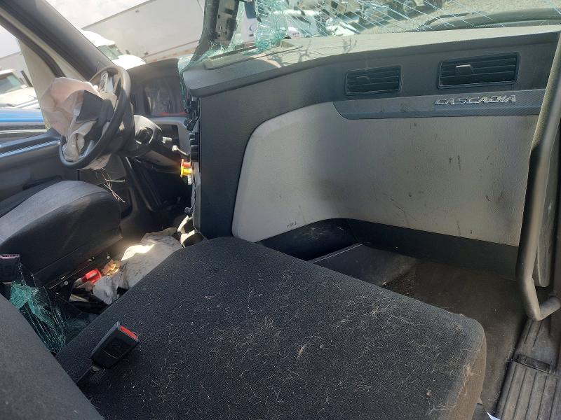 2022 Freightliner Cascadia 126 VIN 3AKJHLDV3NSNF2689 COPART salvage auction — ROLLOVER, AZ - CERT OF TITLE - SALVAGE, sold $5,700 on 2026-08-14 (photo 5)