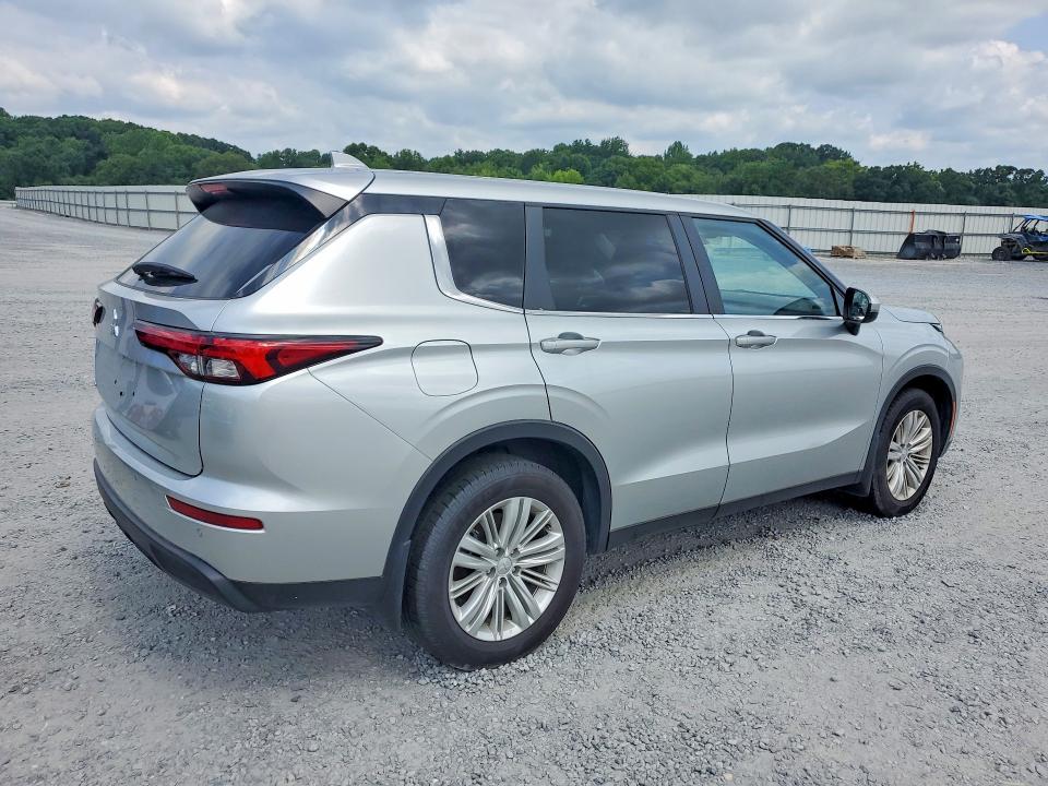 2024 Mitsubishi Outlander VIN JA4J3UA89RZ077976 COPART salvage auction — MINOR DENT/SCRATCHES, SC - CERTIFICATE OF TITLE, sold $16,500 on 2026-07-29 (photo 3)