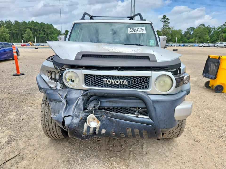 2007 Toyota Fj cruiser VIN JTEZU11F070002499 COPART salvage auction — FRONT END, LA - CERT OF TITLE-SALVAGE, sold $500 on 2026-07-21 (photo 5)