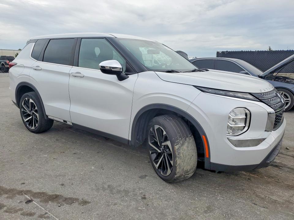 2022 Mitsubishi Outlander VIN JA4J3TA82NZ065852 COPART salvage auction — SIDE, Fl - Certificate Of Title (P), sold $8,800 on 2026-07-30 (photo 4)