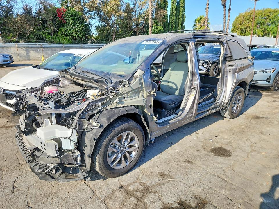 2023 Toyota Sienna VIN 5TDYRKEC4PS146299 COPART salvage auction — STRIPPED, CA - SALVAGE CERTIFICATE, sold $6,000 on 2026-07-28 (photo 1)