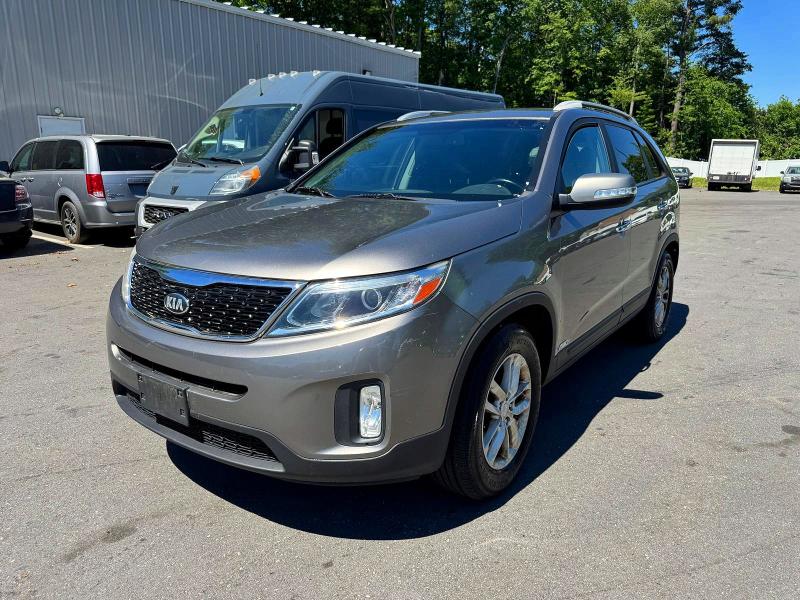 2015 Kia Sorento VIN 5XYKTCA67FG652623 COPART salvage auction — MINOR DENT/SCRATCHES, Ma - Certificate Of Title, sold $2,850 on 2026-07-29 (photo 1)