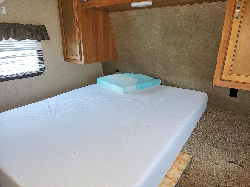 2018 Keystone Springdale VIN 4YDT26024J3150430 COPART salvage auction — HAIL, MO - SALVAGE CERTIFICATE OF TITLE, sold $1,100 on 2026-07-29 (photo 9)