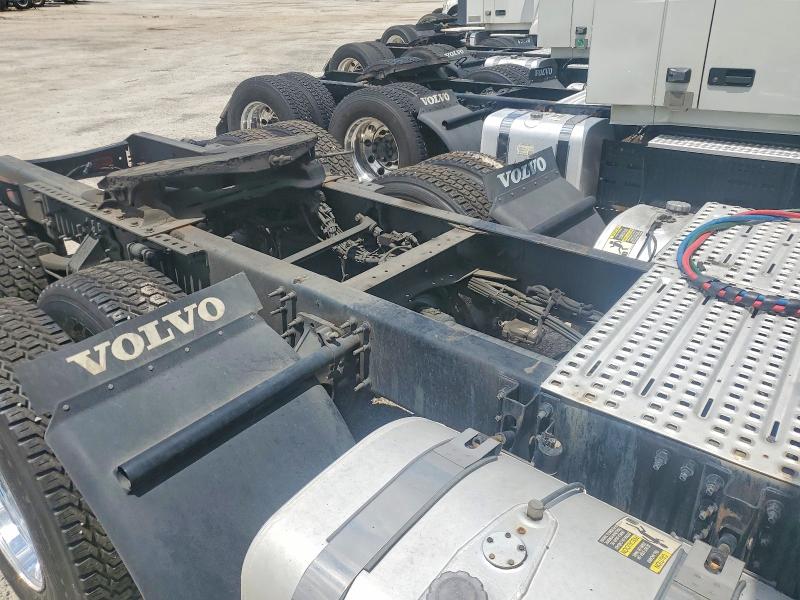 2021 Volvo Vnr VIN 4V4WC9EH2MN277069 COPART salvage auction — NORMAL WEAR, NC - CERTIFICATE OF TITLE, sold $12,700 on 2026-07-11 (photo 9)