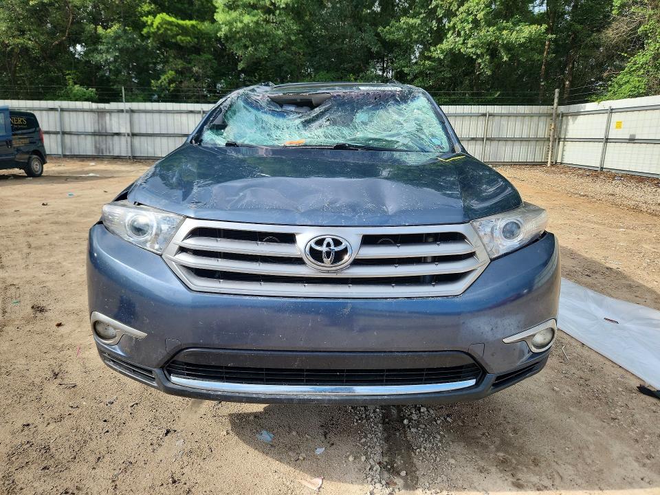 2013 Toyota VIN 5TDYK3EH1DS104531 COPART salvage auction — ROLLOVER, Fl - Certificate Of Title, sold $1,550 on 2026-07-06 (photo 5)