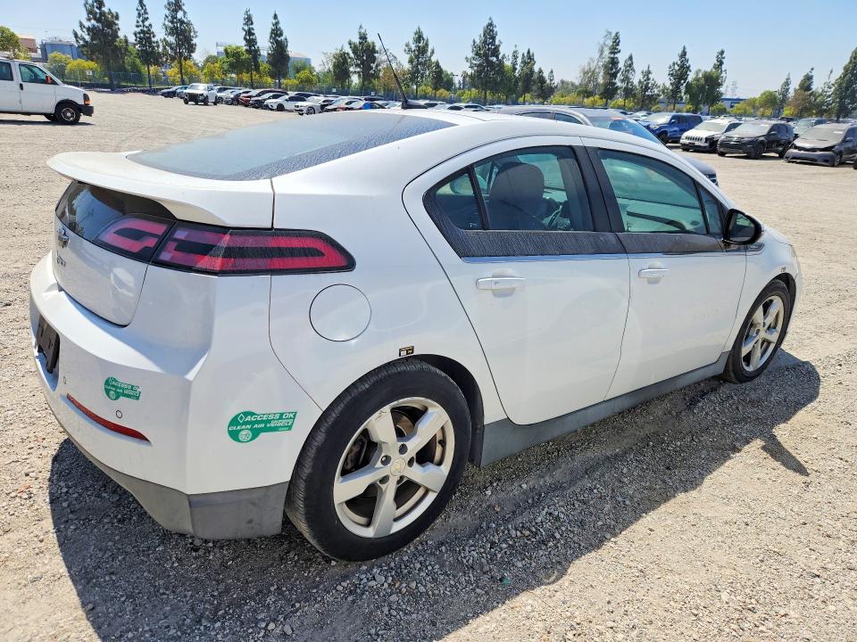 2014 Chevrolet VIN 1G1RE6E44EU137992 COPART salvage auction — NORMAL WEAR, Ca - Dis/Dlr/Exp Only Clean Title, sold $1,850 on 2026-07-09 (photo 3)