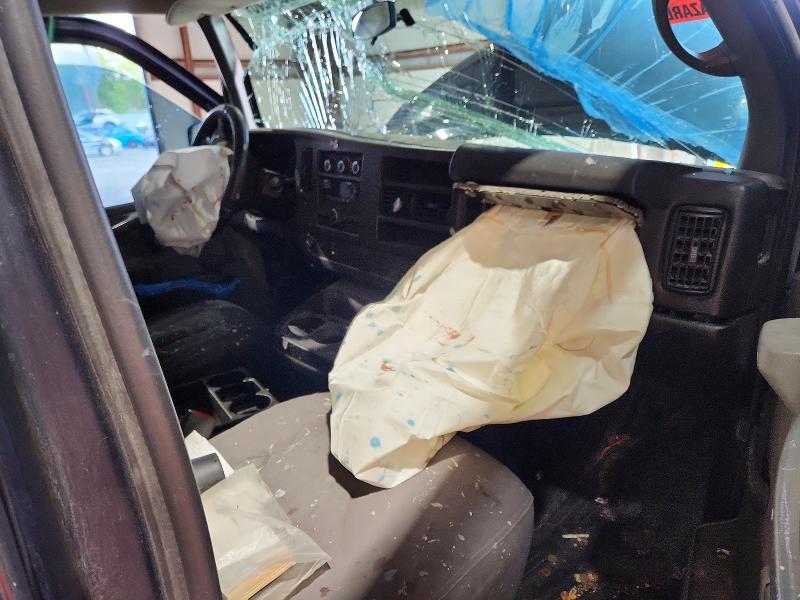 2010 Chevrolet Express 3500 VIN 1GC2GTBG2A1113945 COPART salvage auction — FRONT END, NY - MV-907A SALVAGE CERTIFICATE, sold $750 on 2026-07-06 (photo 8)